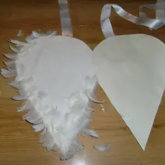 Jak zrobić skrzydła anioła DIY bez wydawania fortuny? Prosty sposób na magiczny kostium