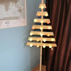 Drewniana choinka DIY krok po kroku: Świąteczna ozdoba, która zachwyci każdego