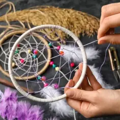 Łapacz słońca DIY krok po kroku: Magiczny dodatek do twojej sypialni bez wydawania fortuny