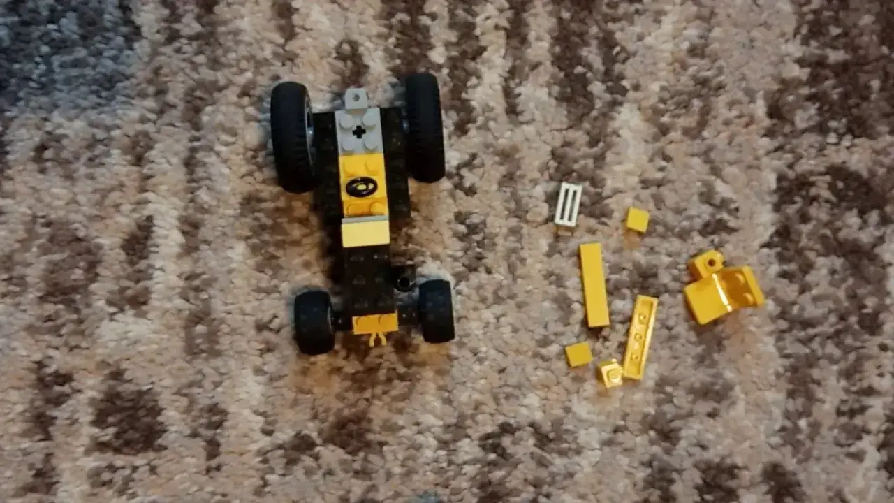 Zdjęcie Jak zbudować traktor z Lego: Instrukcja krok po kroku + Porady