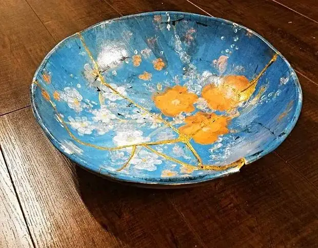 Zdjęcie Jak skleić porcelanę i uniknąć najczęstszych błędów w naprawie