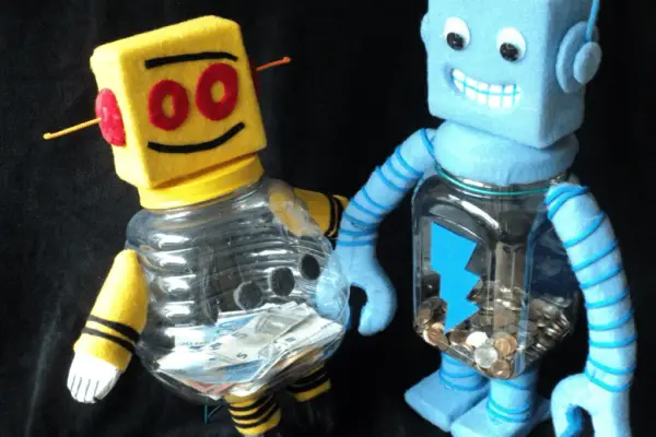Jak zrobić robota z butelek plastikowych: 8 prostych kroków
